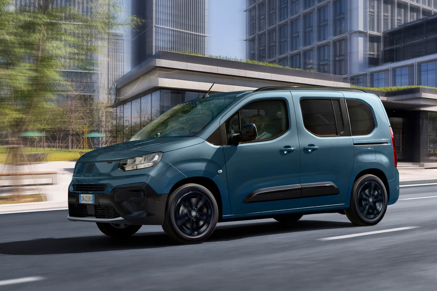 マイナーチェンジしたフィアットのMPV「ドブロ」が登場 導入記念の特別