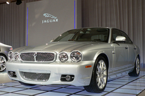 ジャガーの旗艦「XJ」と「デイムラー」がフェイスリフト 【ニュース