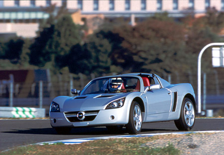 オペル・スピードスター（5MT）【試乗記】 余裕あるハンドリングマシン