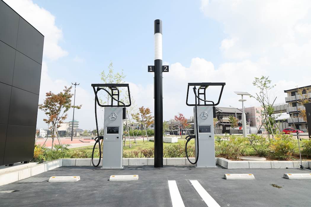 パワーエックス製の蓄電池型超急速EV充電システム「ハイパーチャージャー」を1基（2口）設置