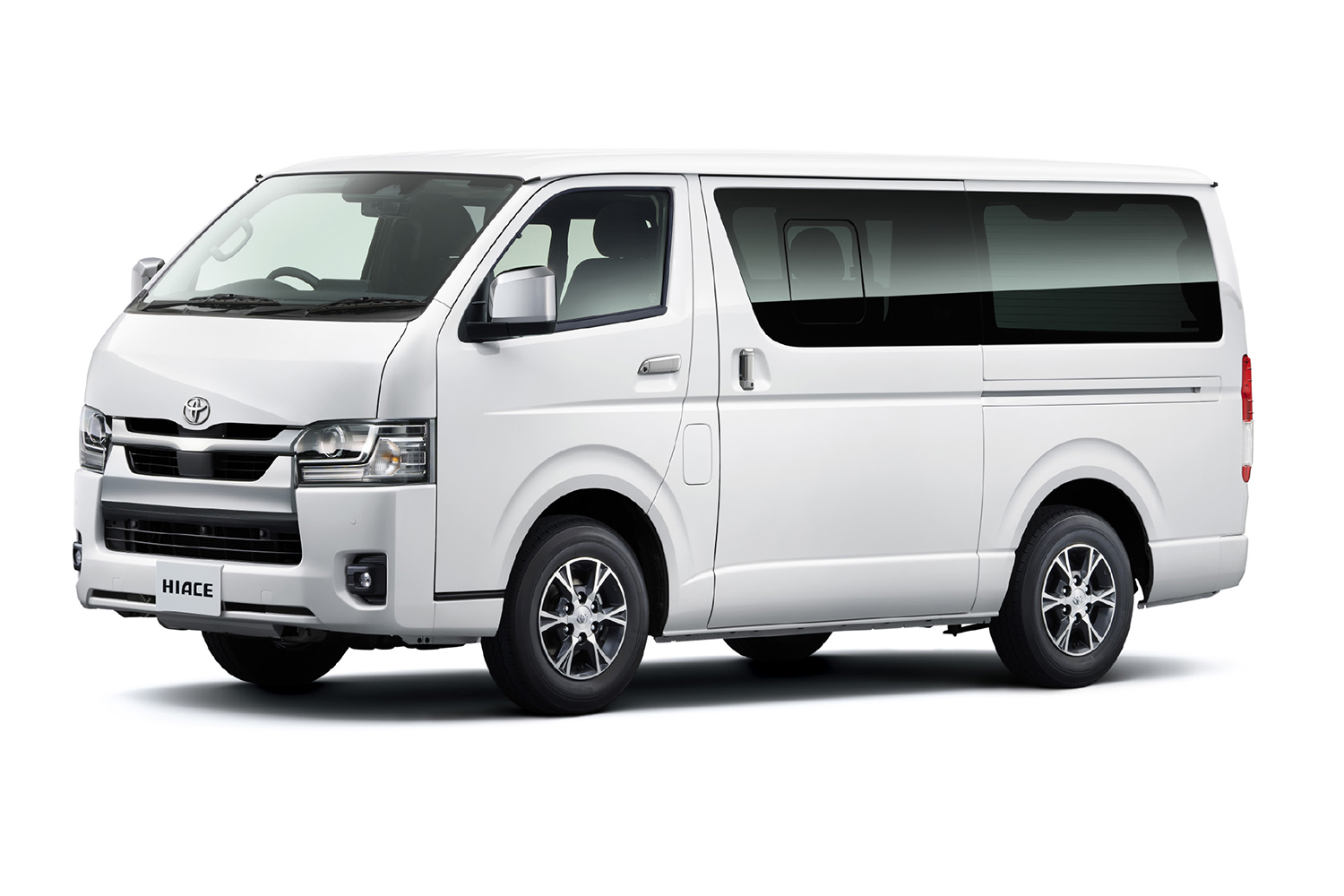 トヨタが「ハイエース」にアダプティブクルーズコントロールを搭載