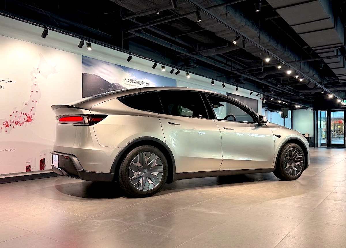 テスラが2＋2＋2の6人乗り「モデルYL」を日本で発売　価格は補助金活用で500万円台に
