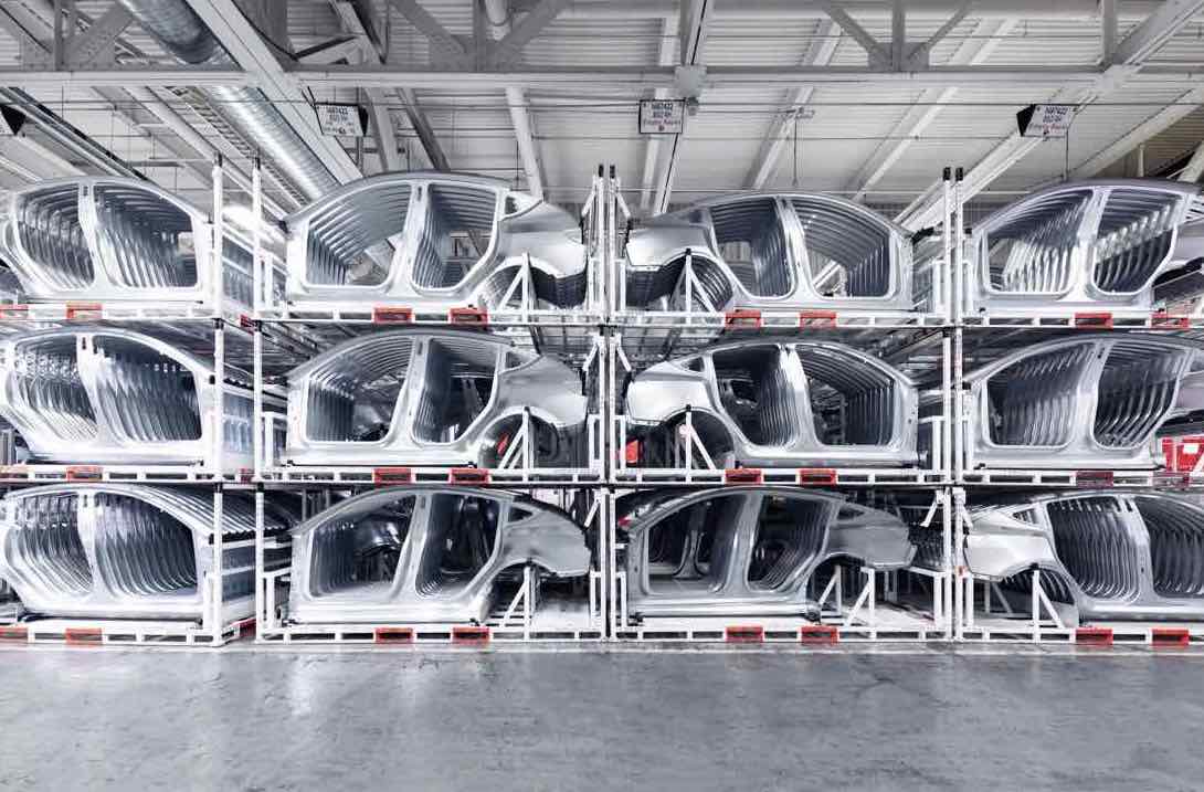 テスラやBYDなどのEVメーカーはコスト削減に成功。写真はテスラのフリーモント工場