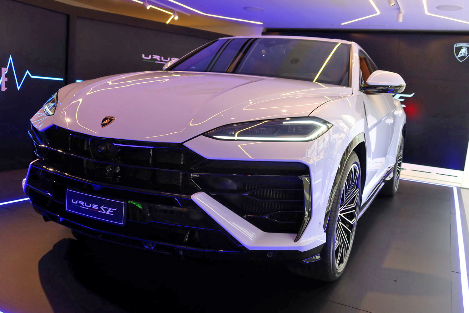 ランボルギーニ・ウルスSE 内装・外装など34枚 【画像・写真】 - webCG