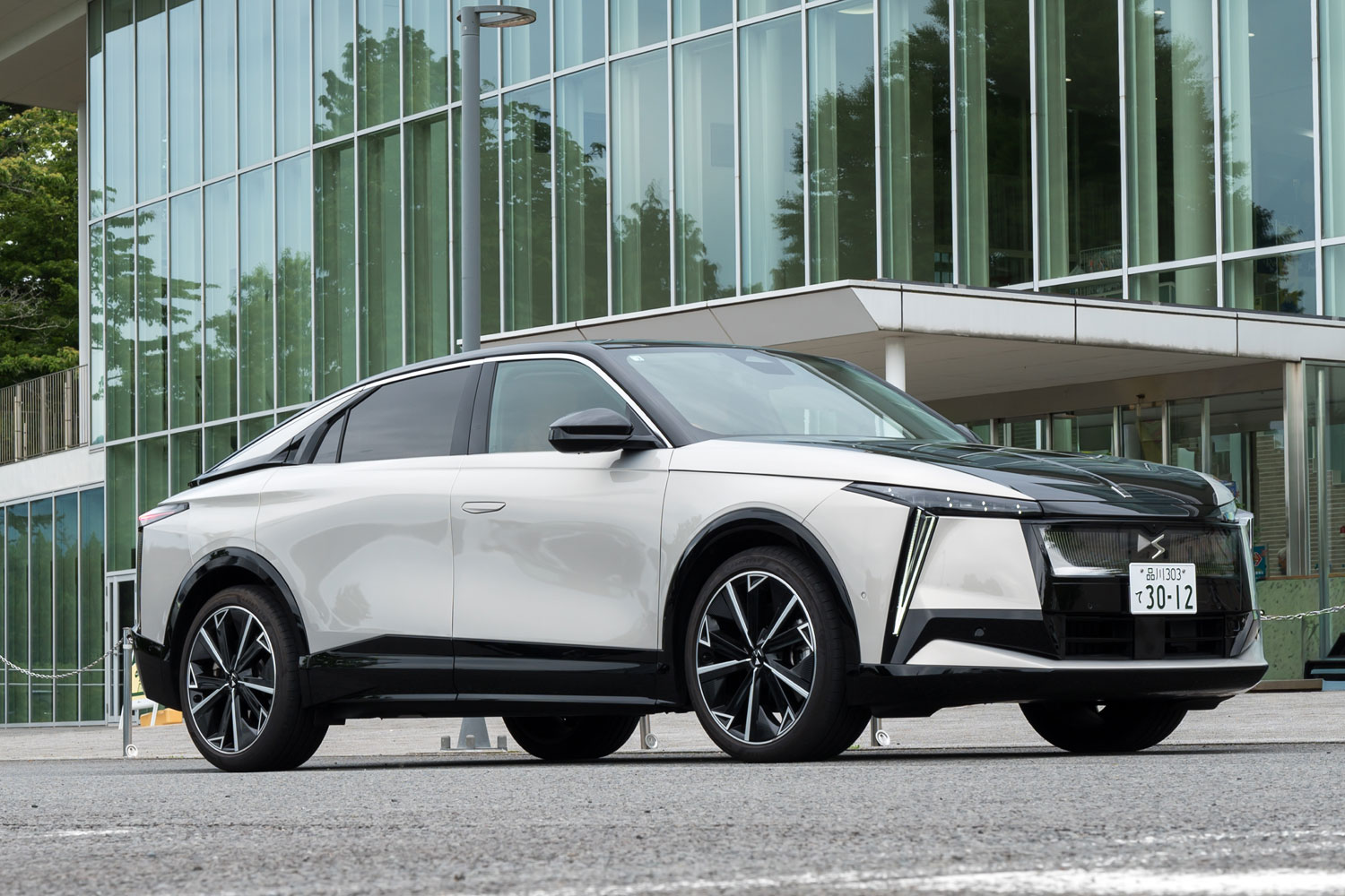 DS N°8エトワールAWD（4WD）