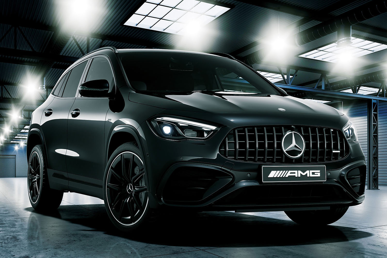ブラックでドレスアップした限定車「メルセデスAMG GLA35 4MATIC