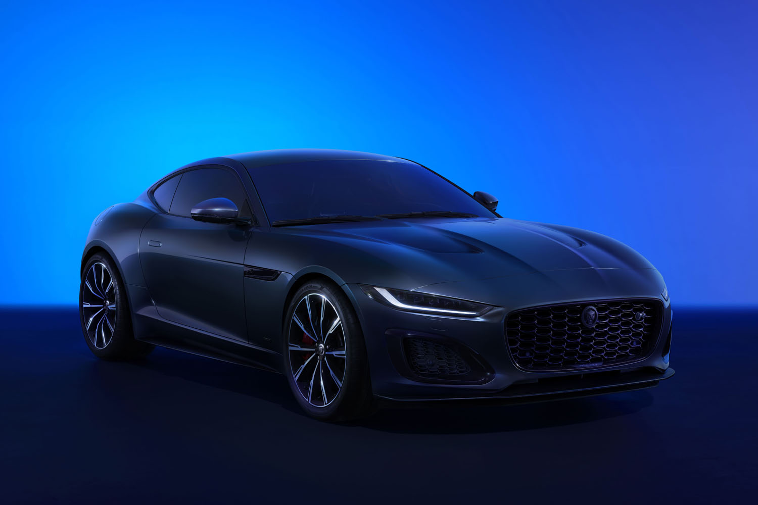 ジャガーの「Fタイプ」「XE」「XF」「XFスポーツブレーク」生産終了