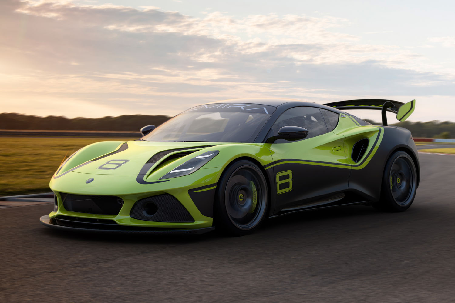 ロータス・エミーラ」に早くもレースカー「GT4」が登場 【ニュース