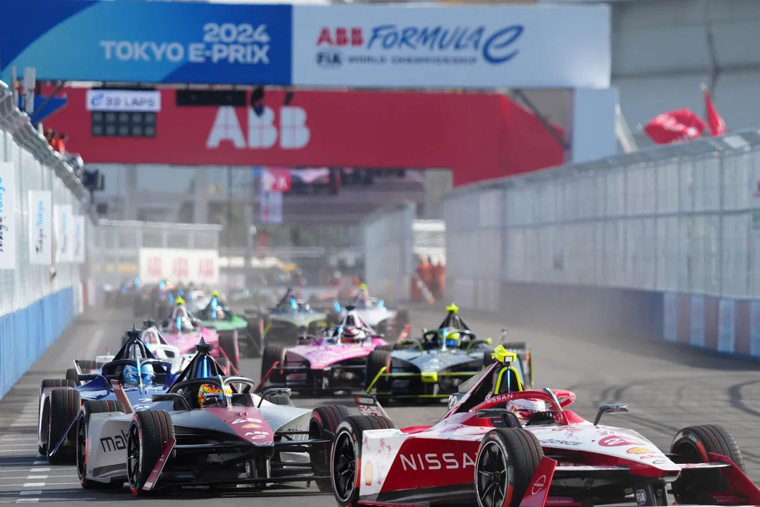 週末限定価格❗コーギー　フォルクスワーゲンとマセラティフォーミュラとトレーラー フォーミュラE「東京E-Prix」でマセラティが過ごした甘い週末