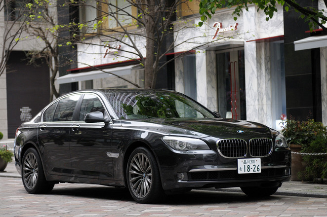 わきたか　2016年式BMW740i　フロント2面　リアドア2面　スライ BMW740i（FR/6AT）【ブリーフテスト】 BMW740i（FR/6AT） - webCG