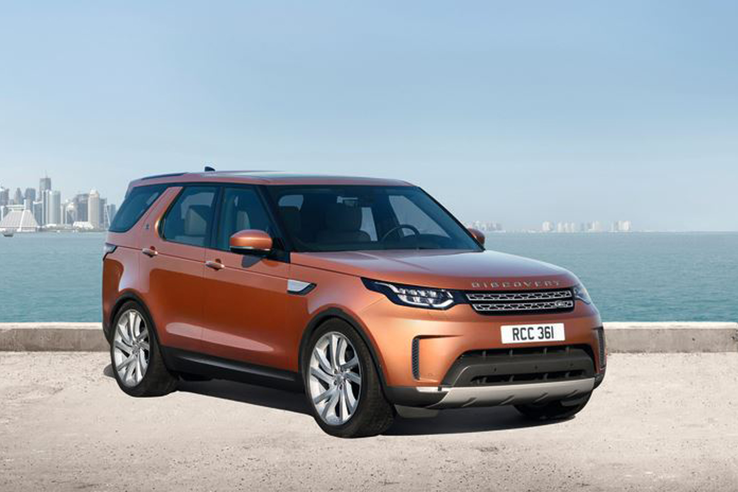 装備充実の2018年型「ランドローバー・ディスカバリー」受注開始