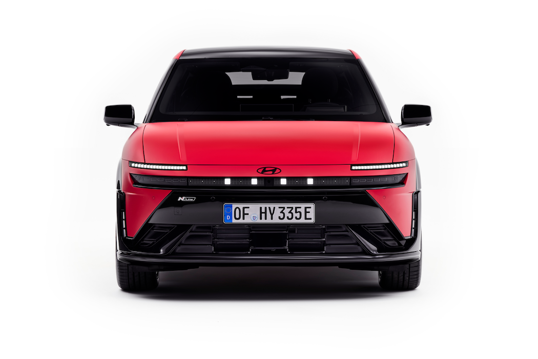 ヒョンデがコンパクトハッチバックEV「アイオニック3」を発表　欧州で2027年までに全モデルを電動化　