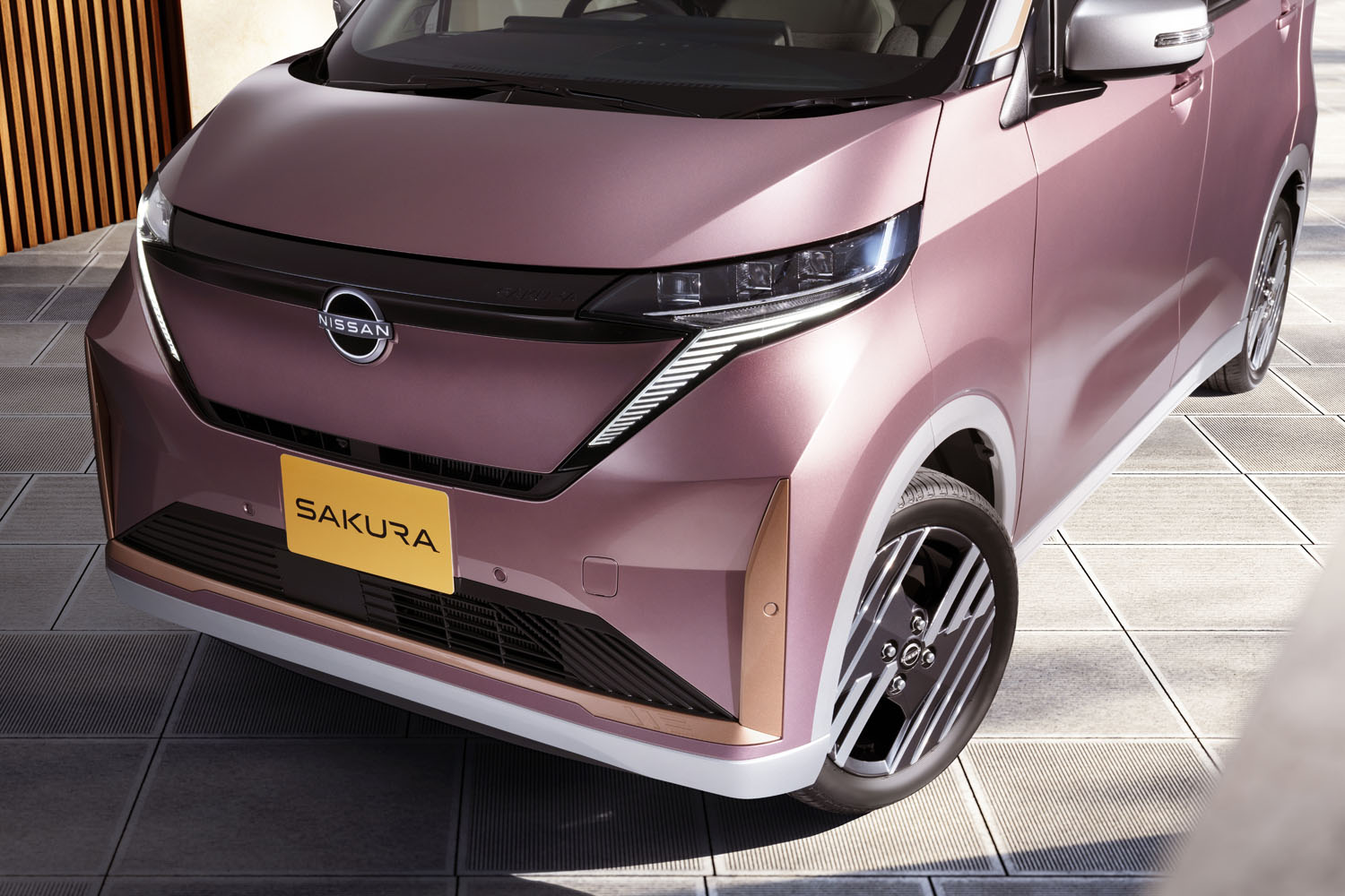 日産が軽BEV「サクラ」のマイナーチェンジモデルを先行公開 【ニュース
