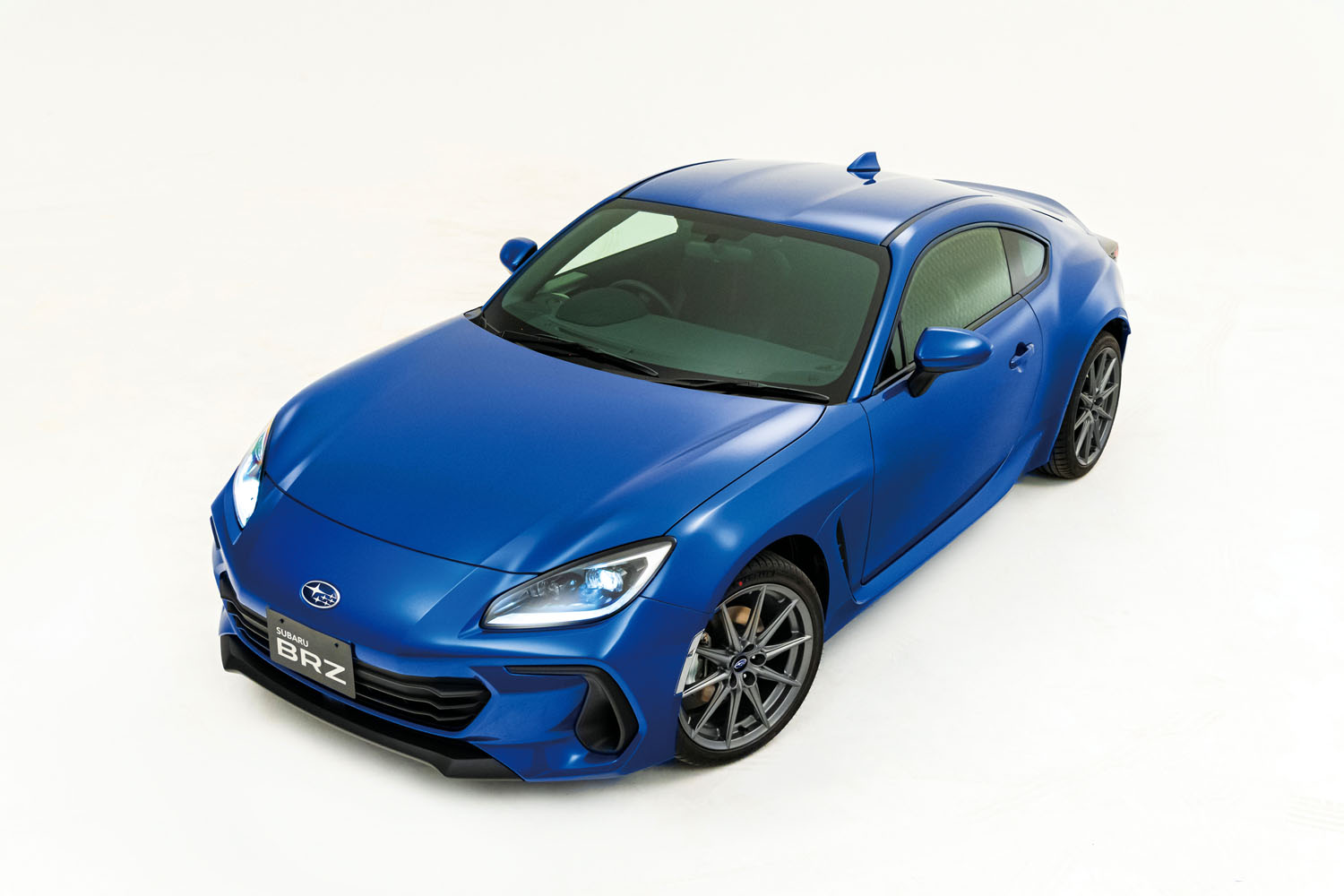スバルが2代目となる新型「BRZ」の日本仕様を公開 2021年夏の国内発売