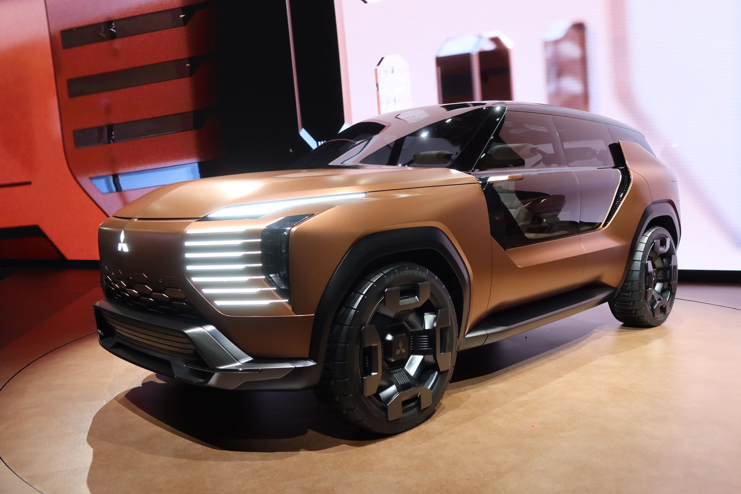 三菱らしさの詰まった次世代SUV「エレバンス コンセプト」が登場