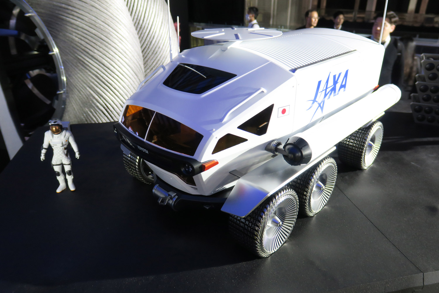 オールジャパンで目指すは月! トヨタとJAXAとブリヂストンが月面自動車の開発に挑む webCG