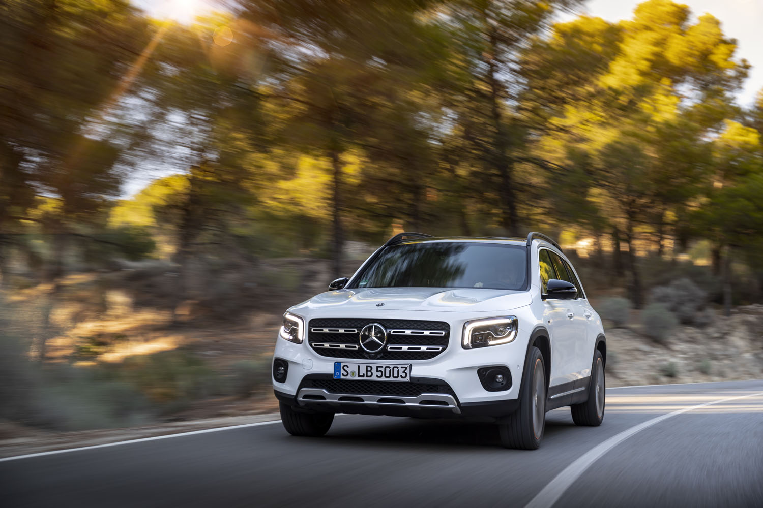 メルセデス ベンツglb250 4matic Glb0d 4matic 海外試乗記 見た目以上の本格派 Webcg