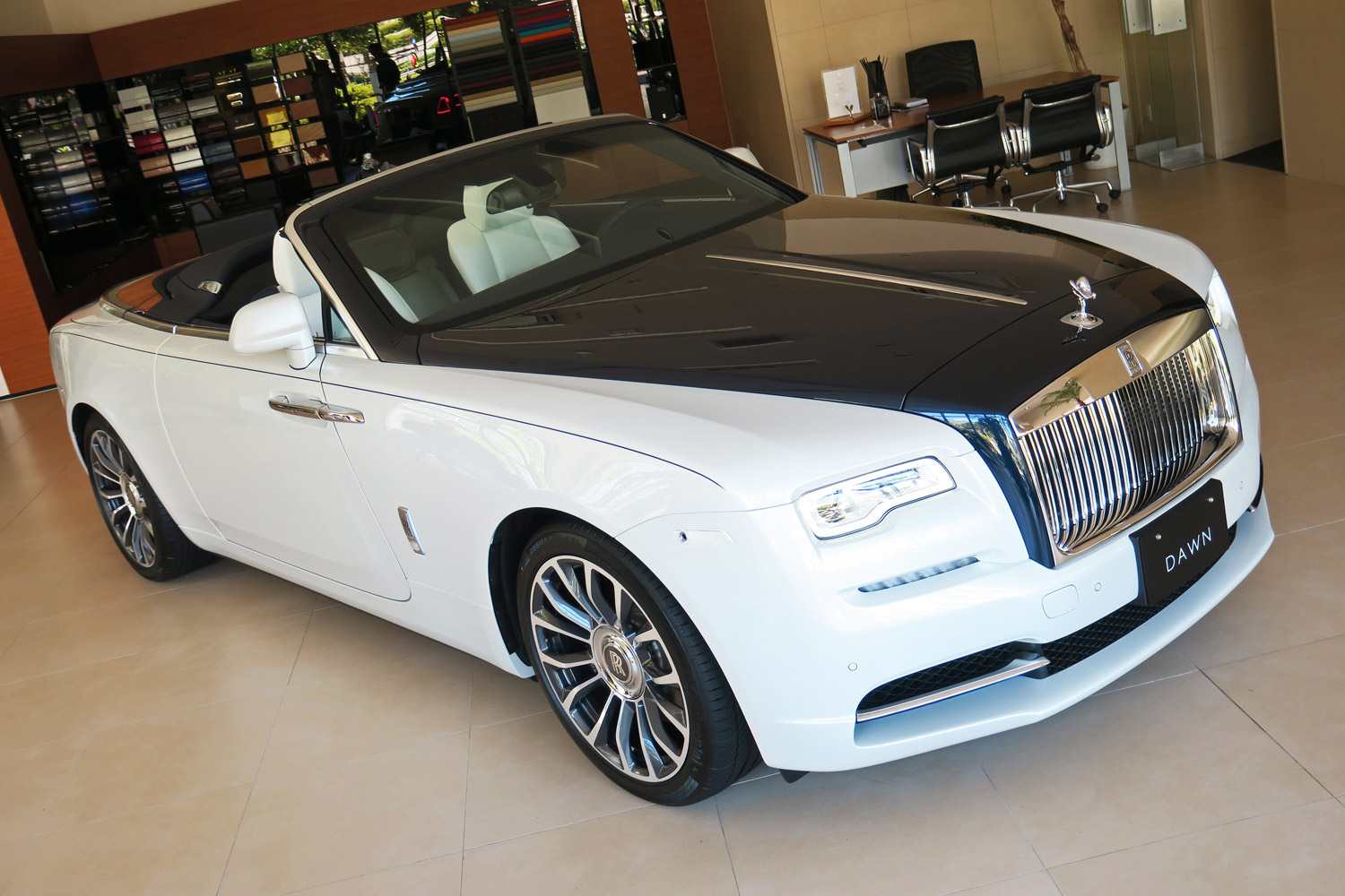 ロールス ロイス ベイサイド ドーン エアロカウリング 内装 外装など34枚 画像 写真 Webcg