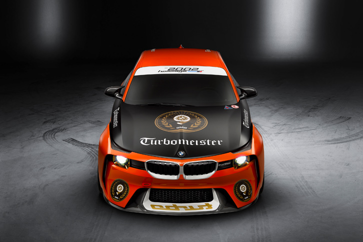 往年のレースカーを模した「BMW 2002オマージュ」を写真で紹介 