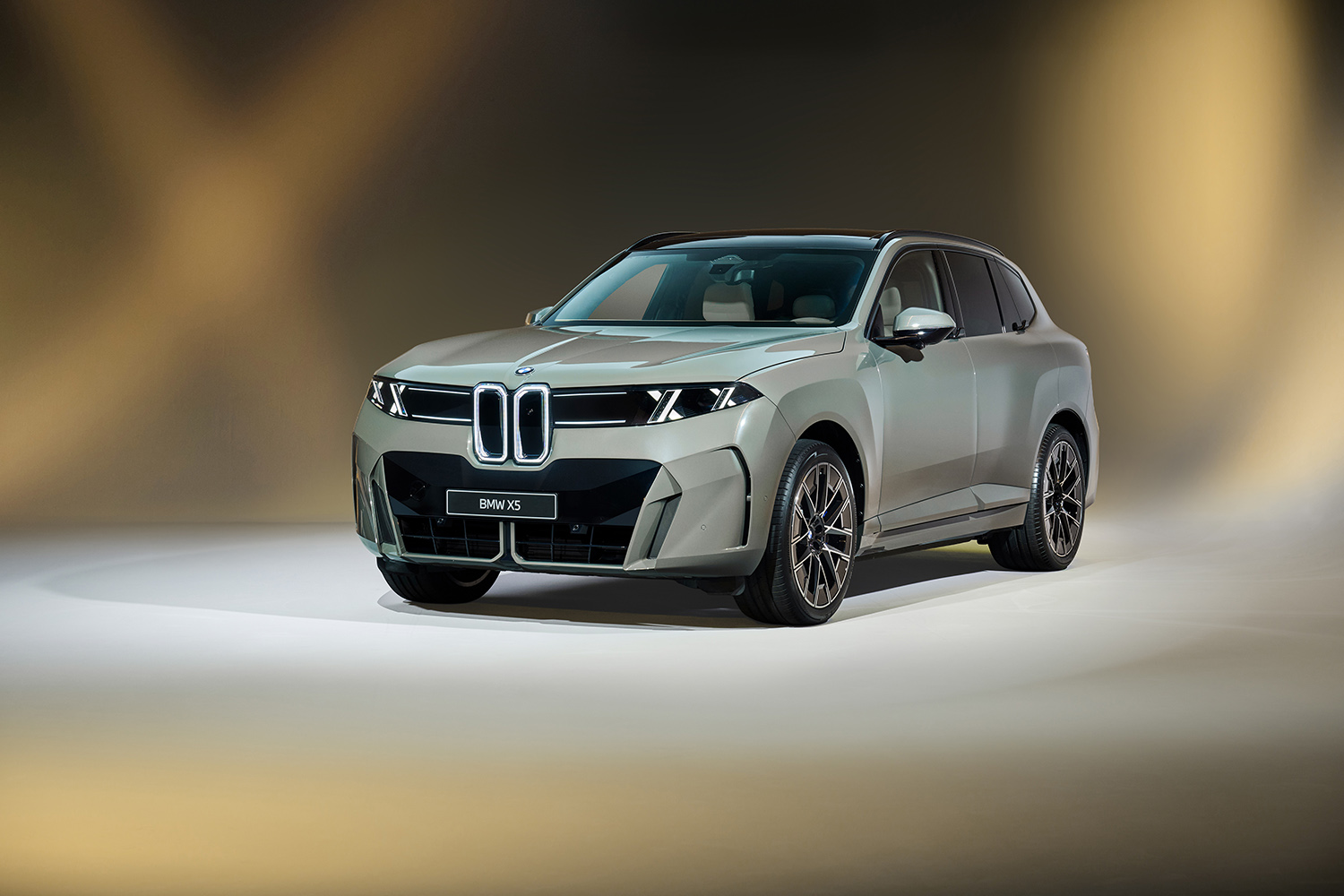 5種類のパワーユニットを1つのシャシーに　5代目「BMW X5」の進化点を読み解く