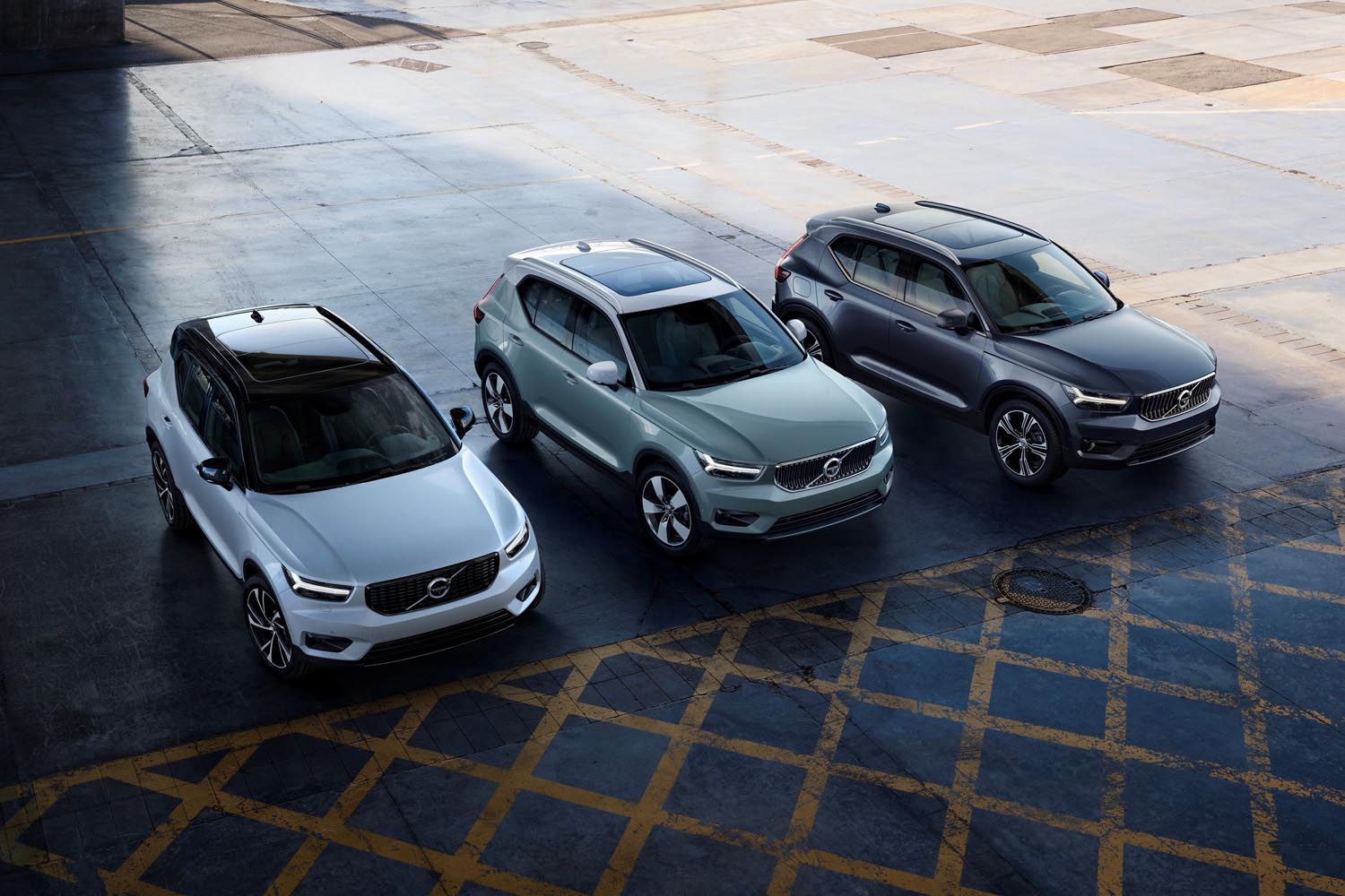 先進安全装備を強化した「ボルボXC40」発売 【ニュース】 - webCG