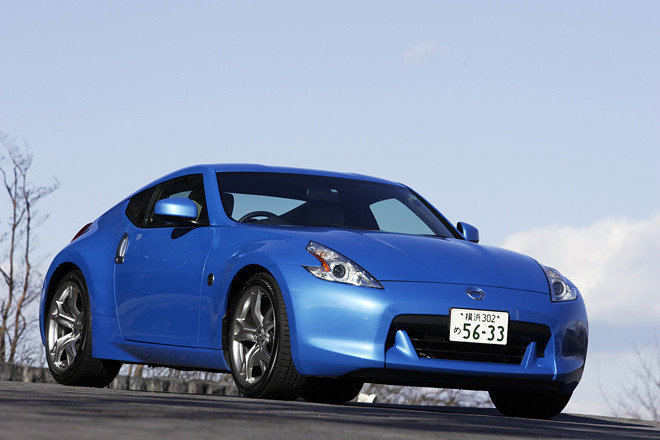 日産フェアレディZ バージョンST（FR&frasl;7AT）／バージョンST（FR&frasl;6MT