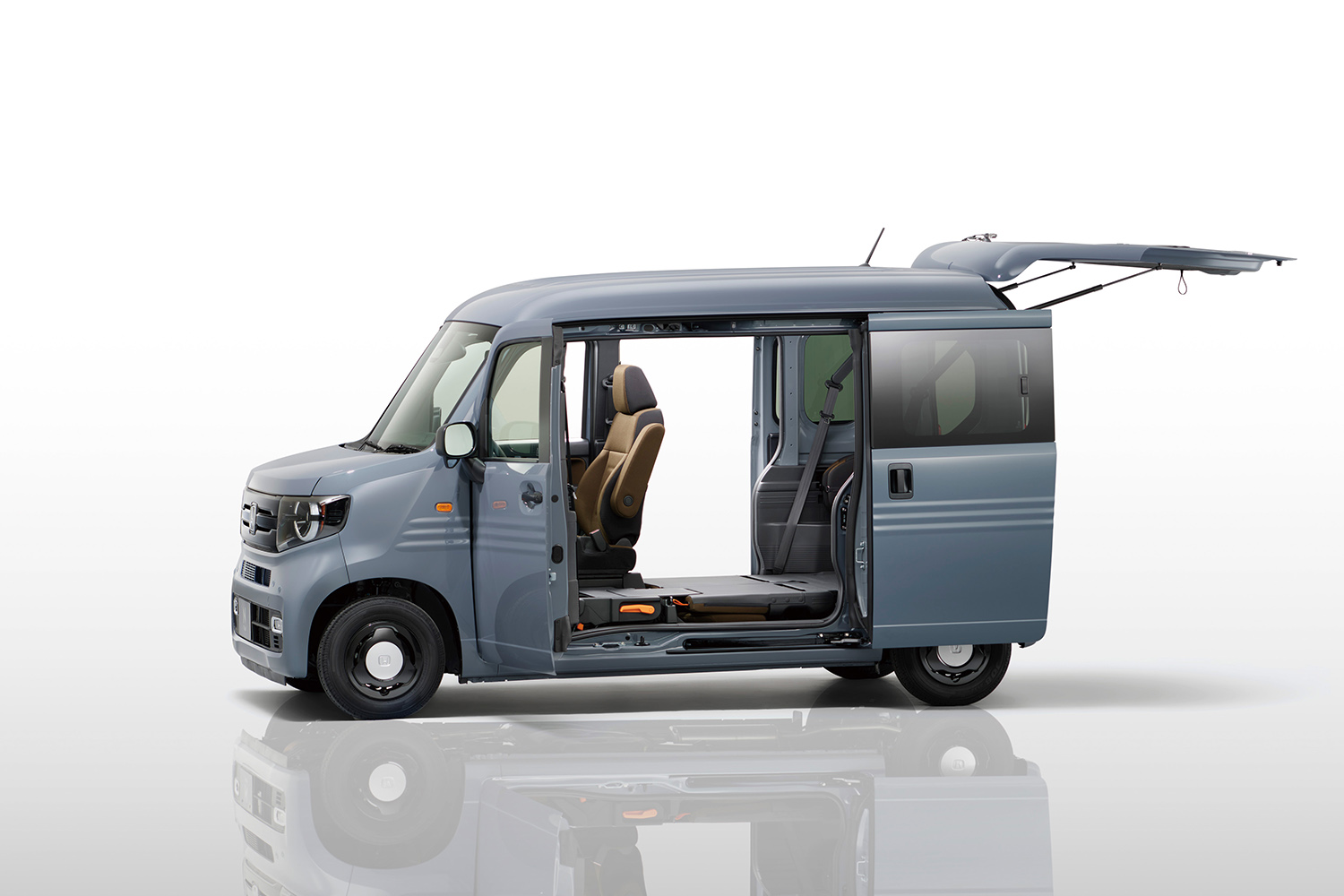 ホンダが「N-VAN」を一部改良 人気の特別仕様車にターボエンジン仕様を