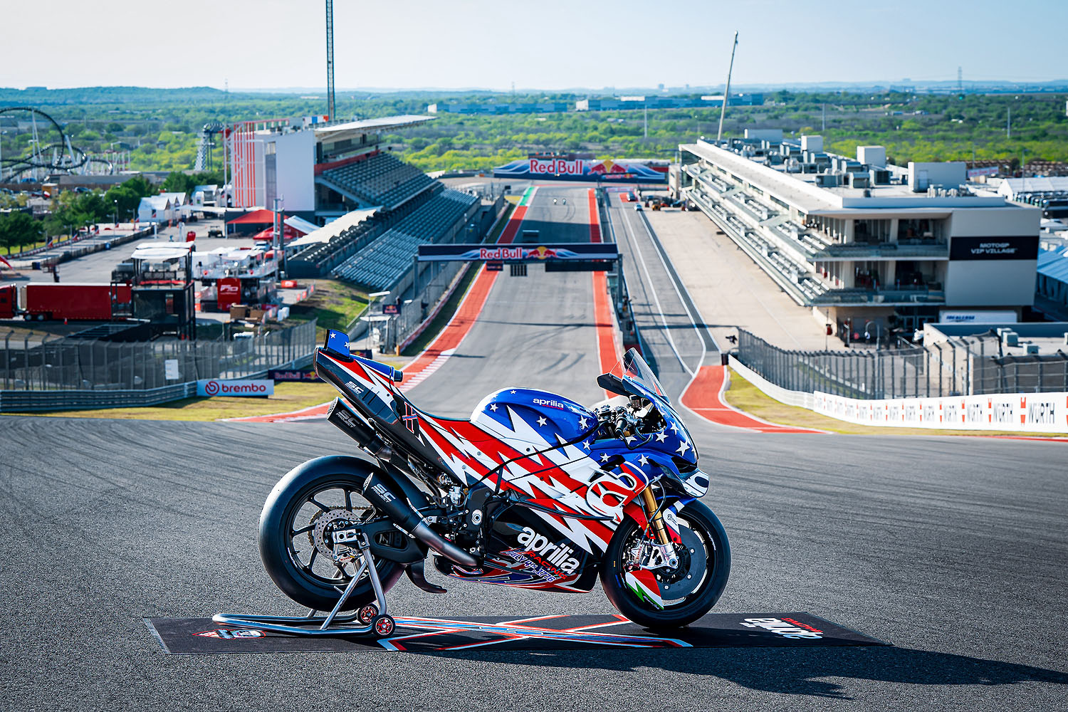 MotoGP由来のアイテムで武装 サーキット専用高性能バイク「アプリリアX