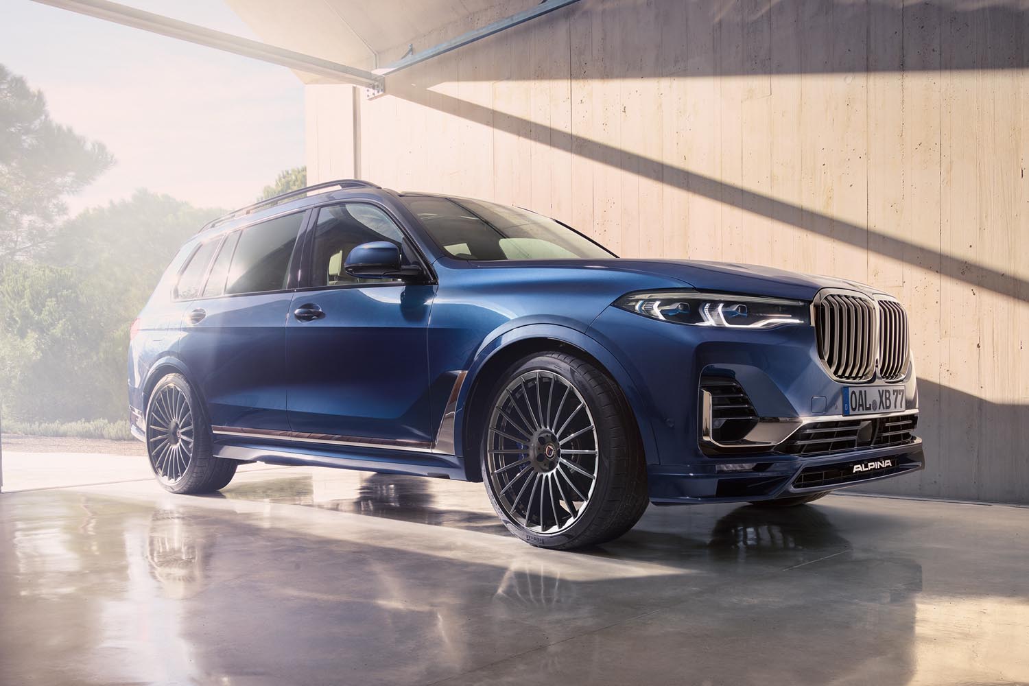 最高出力621PSの高性能3列シートSUV「BMWアルピナXB7」登場 【ニュース
