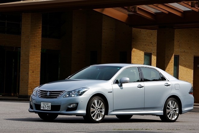 トヨタ クラウン 200系rui トヨタ・クラウンハイブリッド（FR/CVT）【試乗速報】 クラウンに興味