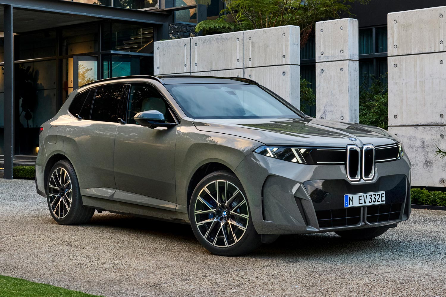 BMWが5代目となる新型「X5」を発表 初の電気自動車「iX5」も 