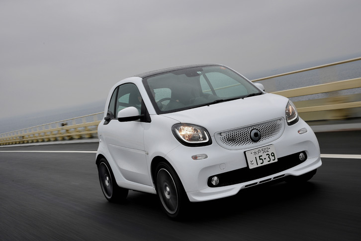 スマートBRABUSフォーツー エクスクルーシブ リミテッド（RR/6AT