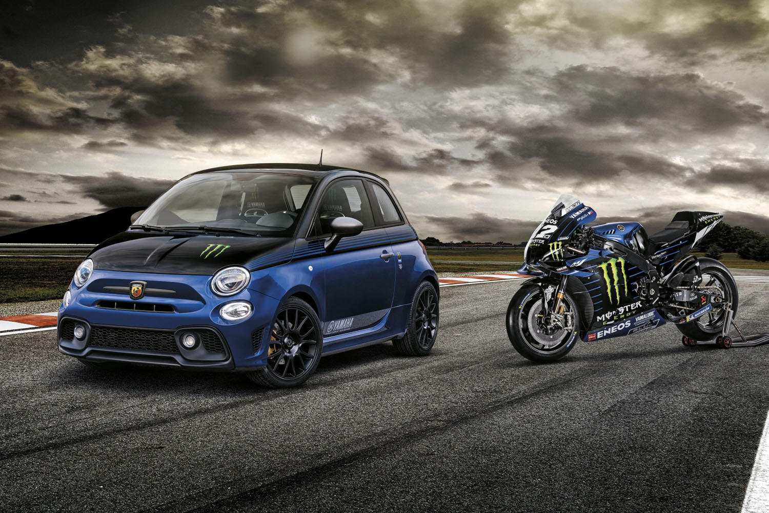 MotoGPのファクトリーマシンをオマージュしたアバルトの特別仕様車
