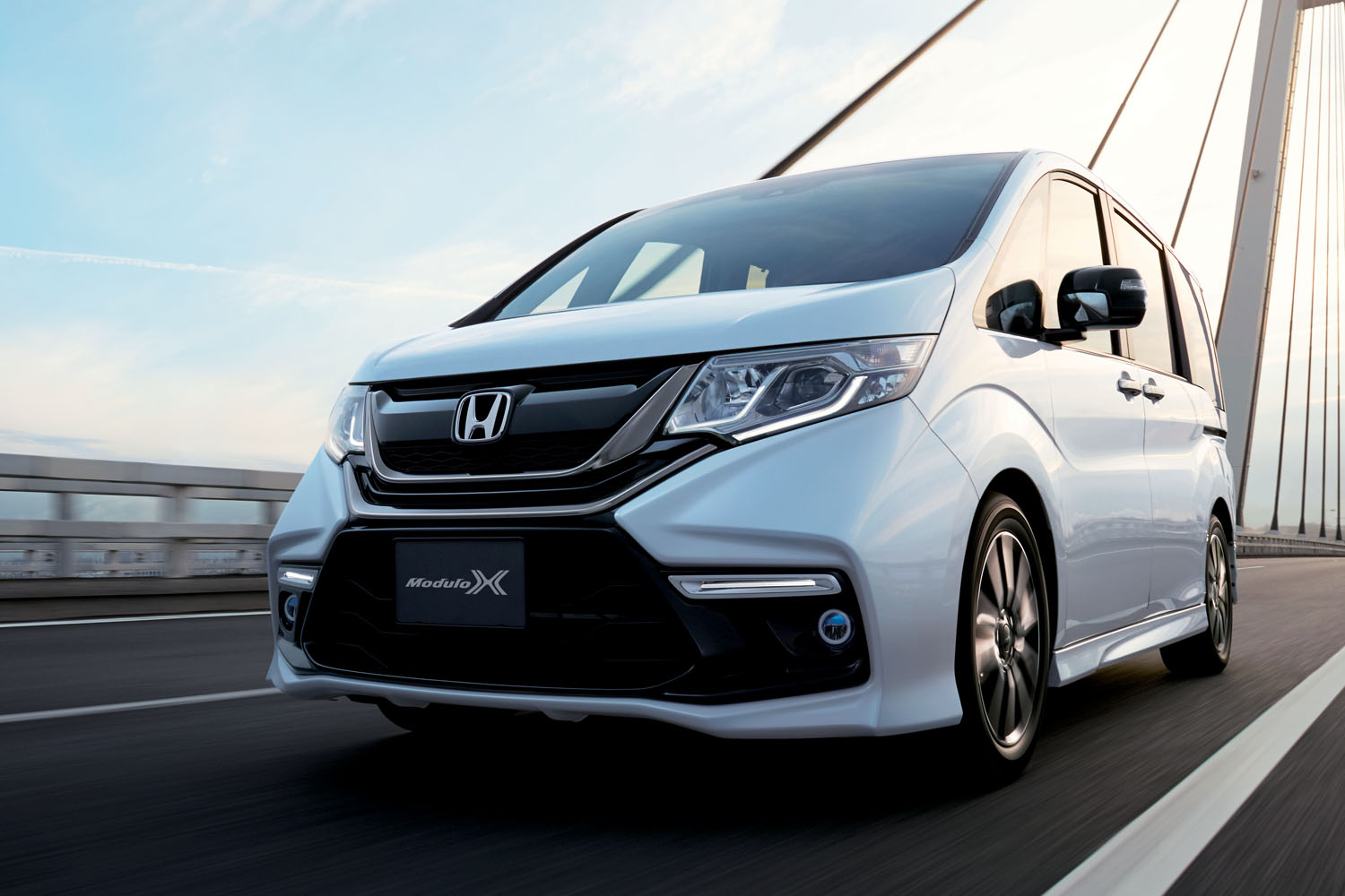 ホンダが「ステップワゴン モデューロX」を一部改良 【ニュース】 - webCG