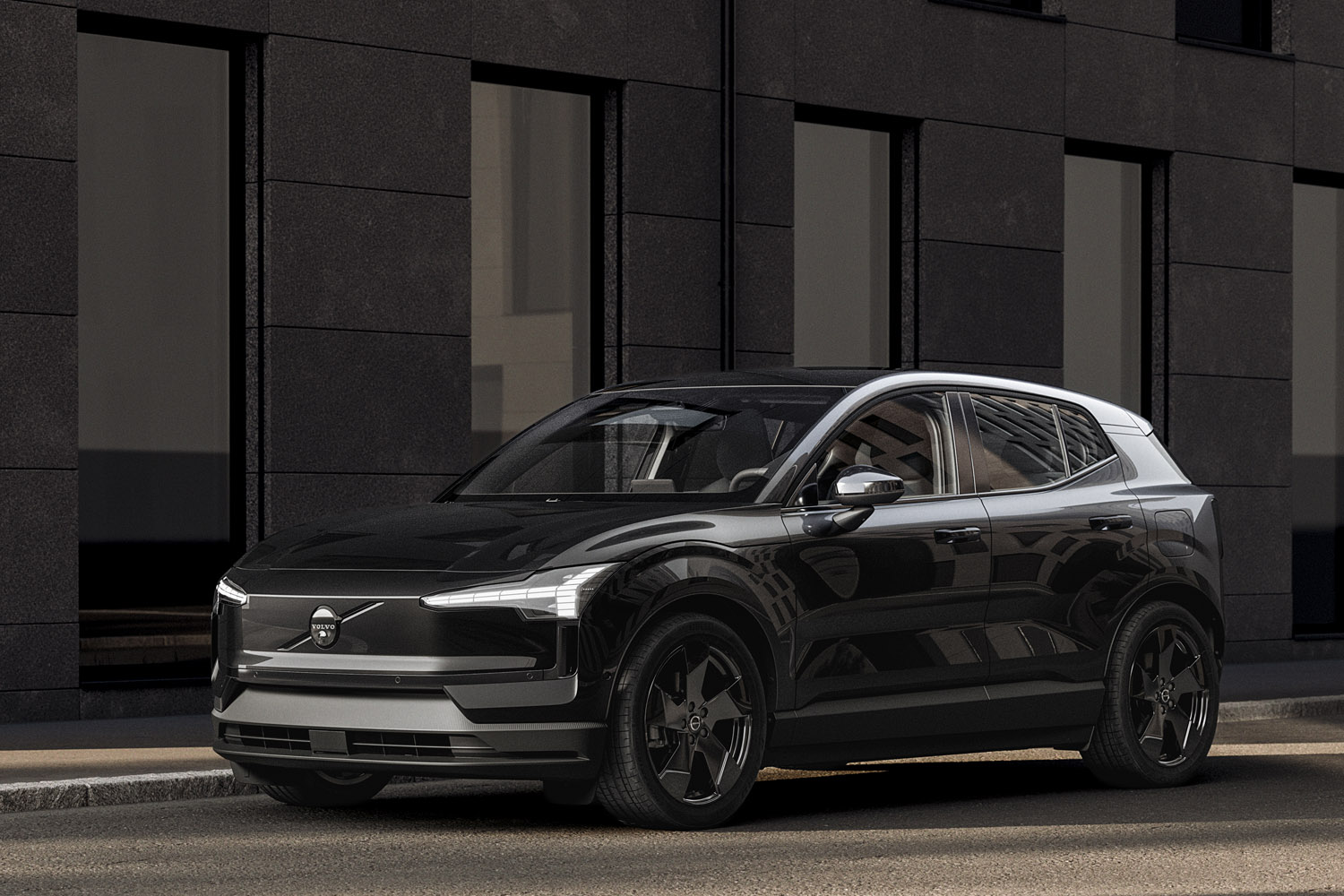 ボルボのコンパクトBEV「EX30」に黒をテーマにドレスアップした限定車