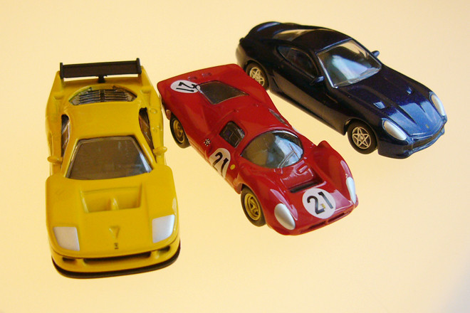 京商 フェラーリ&ポルシェ バラ売り可能 フェラーリがタダで付いてくる!? 京商がキャンペーン用ミニチュアカー